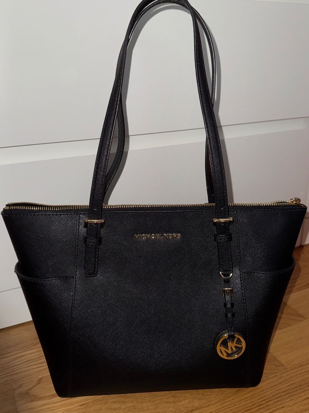 Michael Kors Taschen für Damen: Michael Kors Trapezshopper schwarz – Gebraucht aus Winterthur von chi_83a