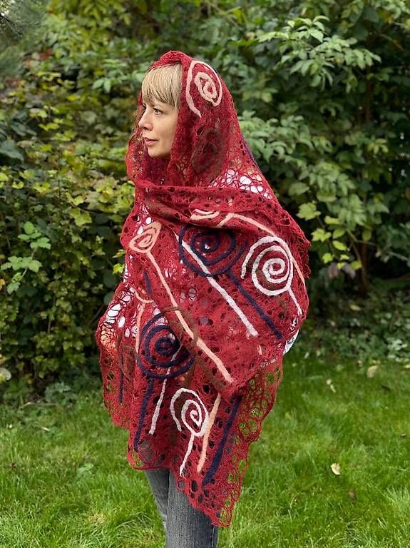 Foulard & Sciarpe: Rotbrauner Mohairschal mit Spiralmotiven – Usato da Thalwil venduto da han_2b8c 3