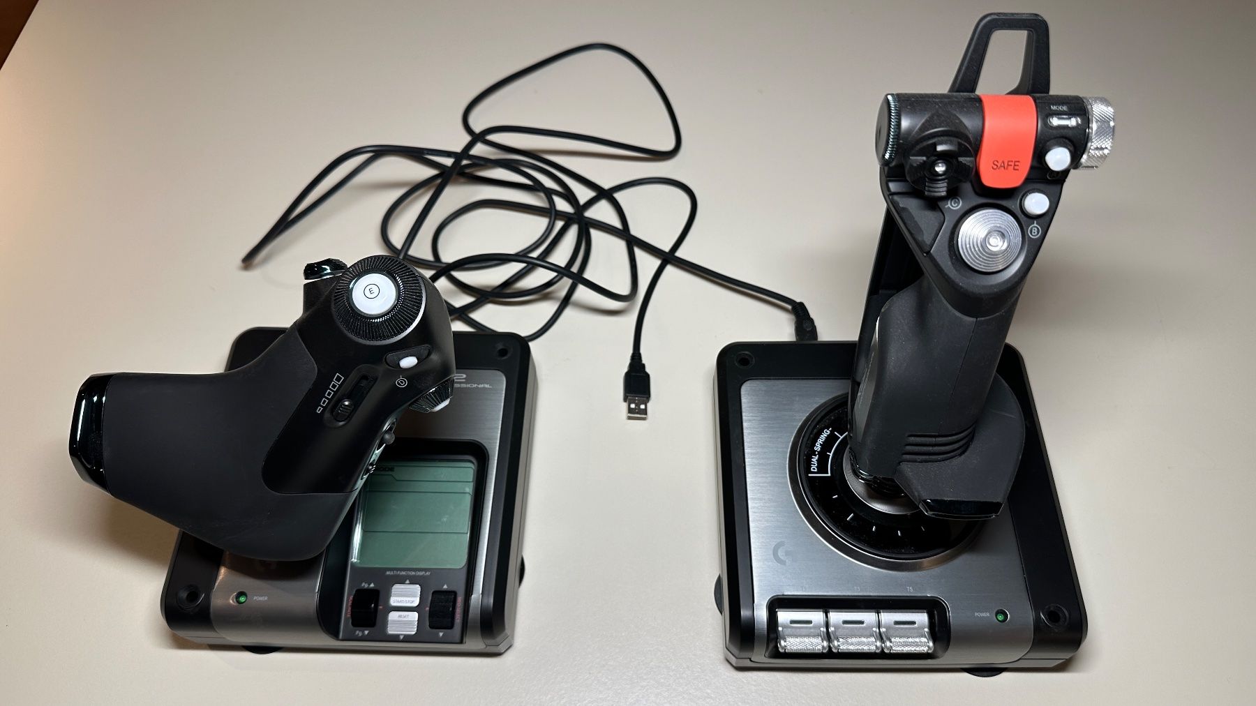 Logitech Manettes: Logitech G Saitek X52 Pro Flight Control System – D'occasion à Egnach par 5malp