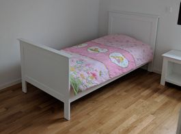 Bett 90x200 mit Matratze und Lattenrost 