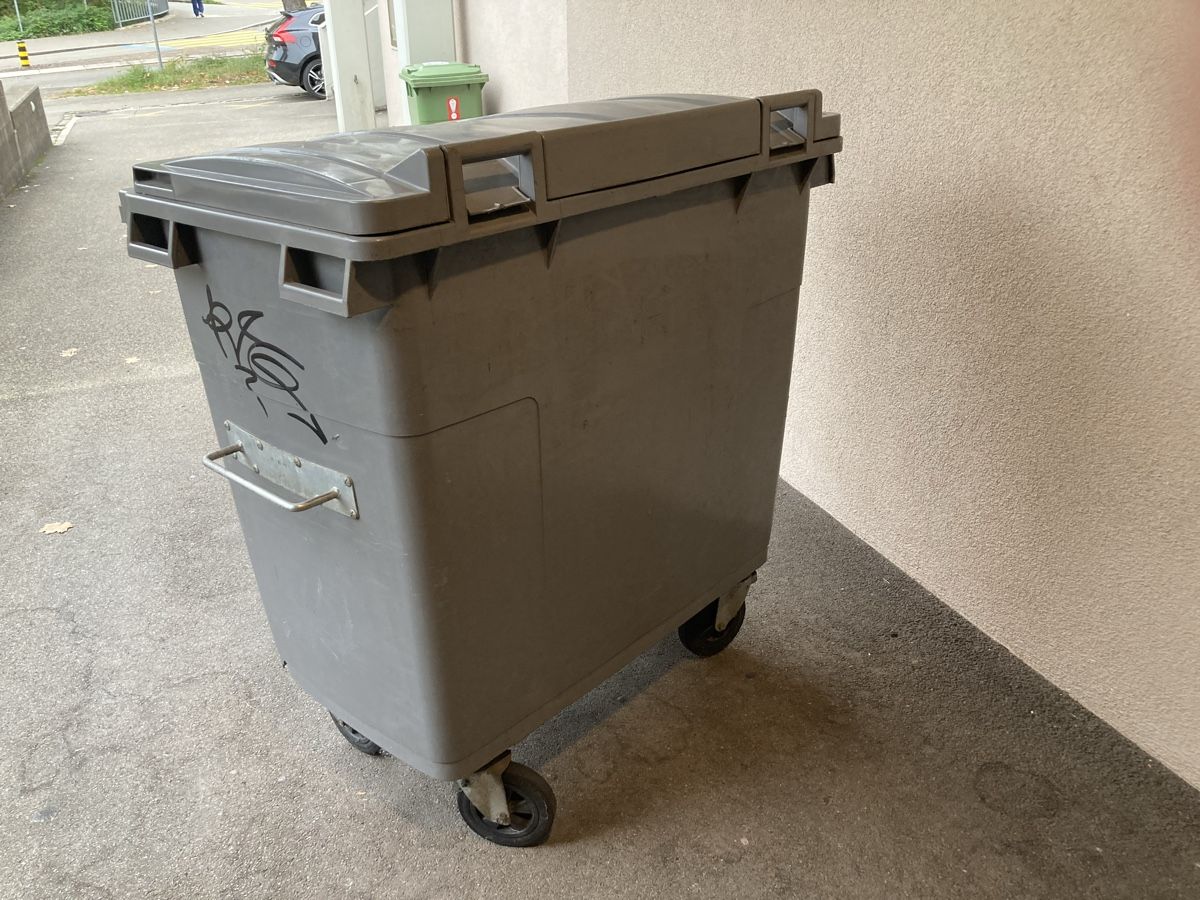 Korpus: Abfallcontainer – Gebraucht aus kloten von Goodding 1