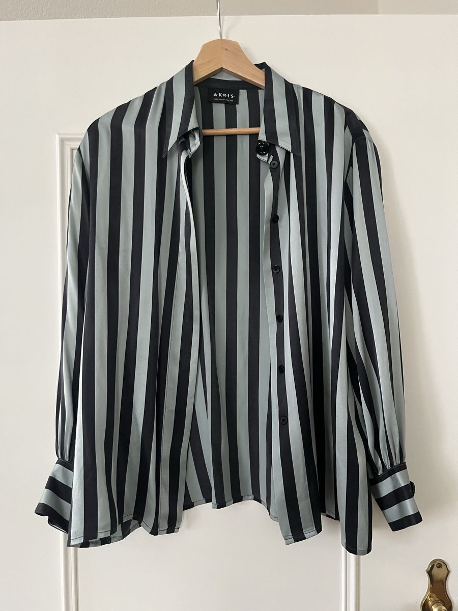 Akris Camicette: Akris Seidenbluse Streifen M/L – Usato da Basel venduto da Kalleskaviar