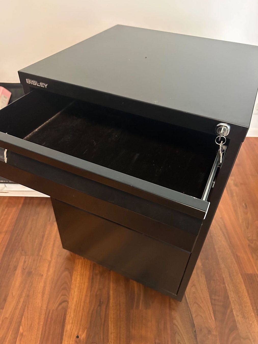 Korpus: Korpus, schwarz – Gebraucht aus Zürich von Shuttle2 1