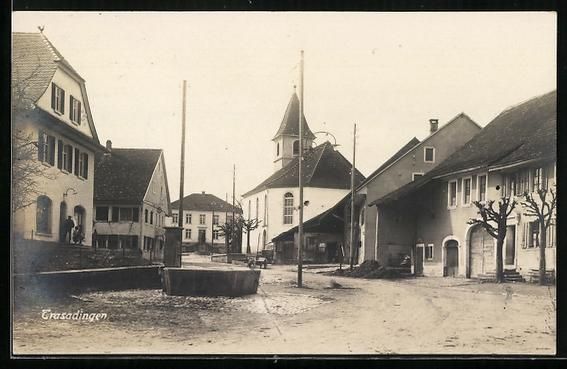 Cartoline postali: AK Trasadingen, Ortspartie mit Kirche – Usato da Berlin venduto da bartko-reher