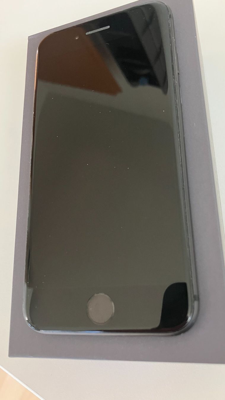 Apple Telefoni cellulari / Smartphones: iPhone 8, 64GB, Schwarz - Top Zustand – Usato da Seuzach venduto da Londa 1