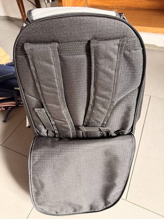 Zaini: Rucksack und Koffer mit Rollen in einem – Usato da Thayngen venduto da Auguro 3