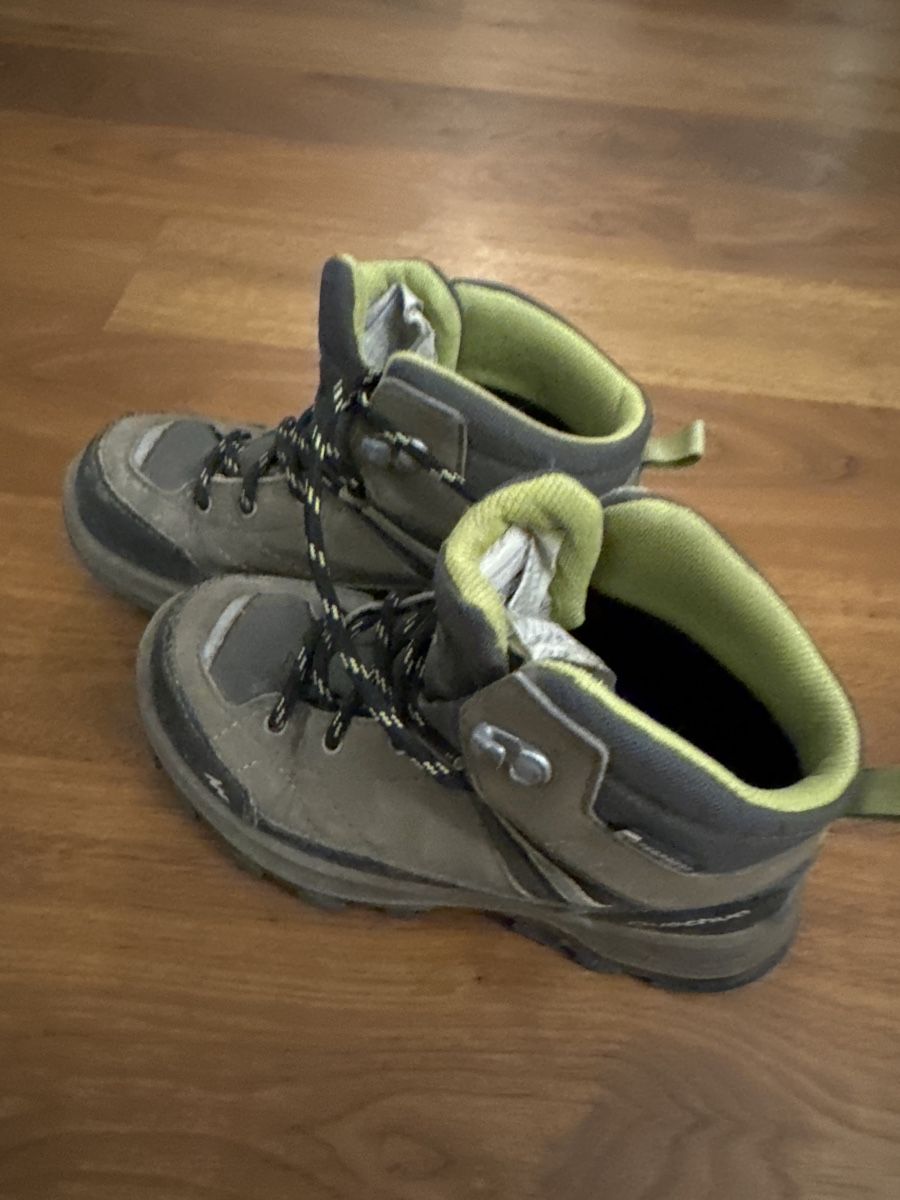 Decathlon Scarpe per ragazzi: Wanderschuhe Quechua gr.31 – Usato da Oberägeri venduto da Loup18 1