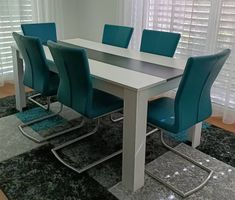 Esszimmertisch mit 6 Stühlen 