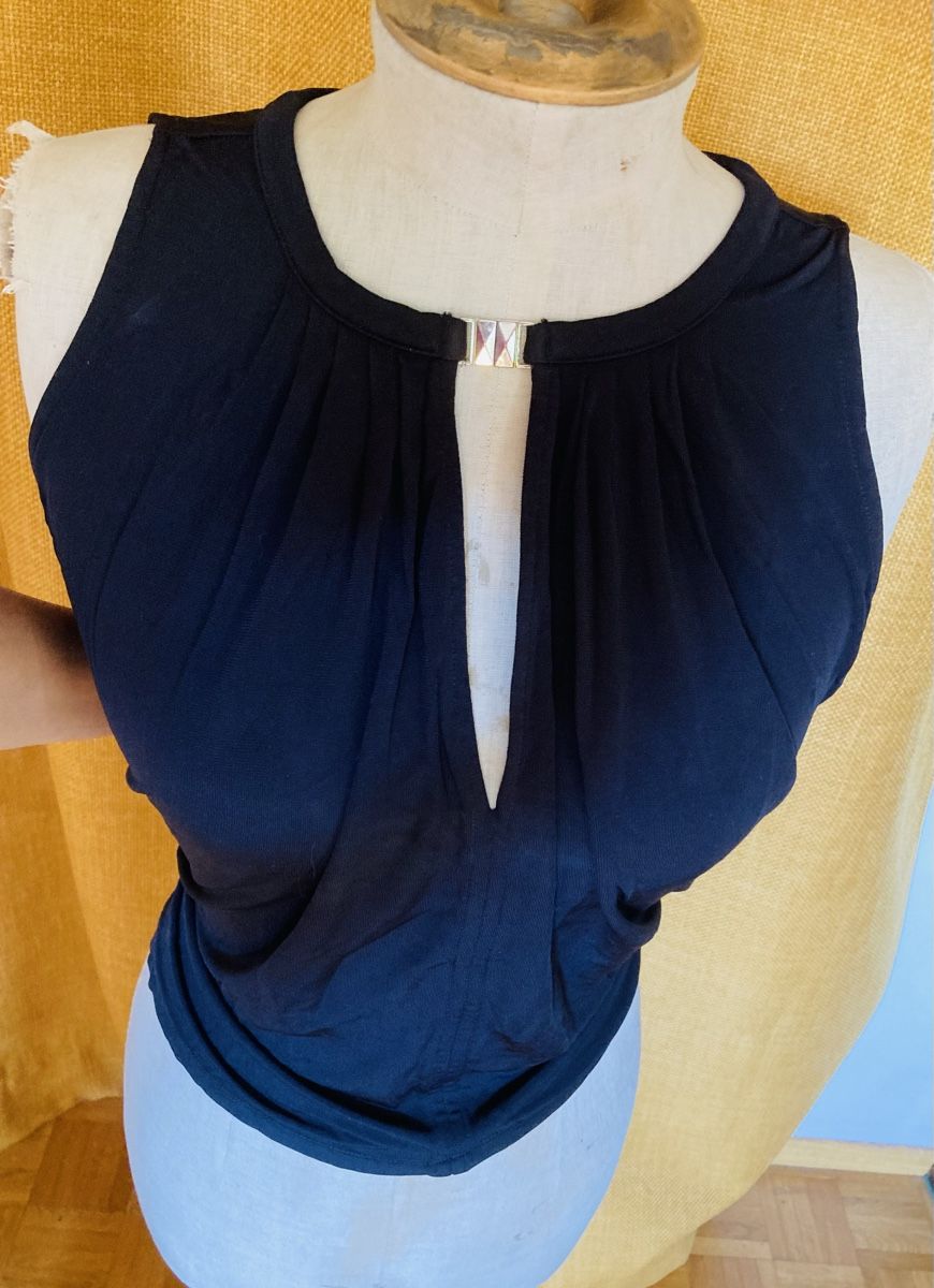Tops: Top noir à fermoir métallique – Gebraucht aus Ardon von hel_2sxp 2