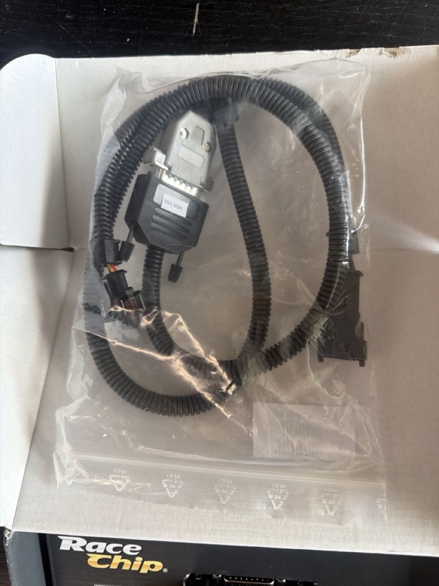 BMW Tutti pezzi di ricambio auto: RaceChip BMW X5 E53 3.0d Chiptuning Modul mit Kabeln – Usato da Thal venduto da ATL-Fahrschulen 3