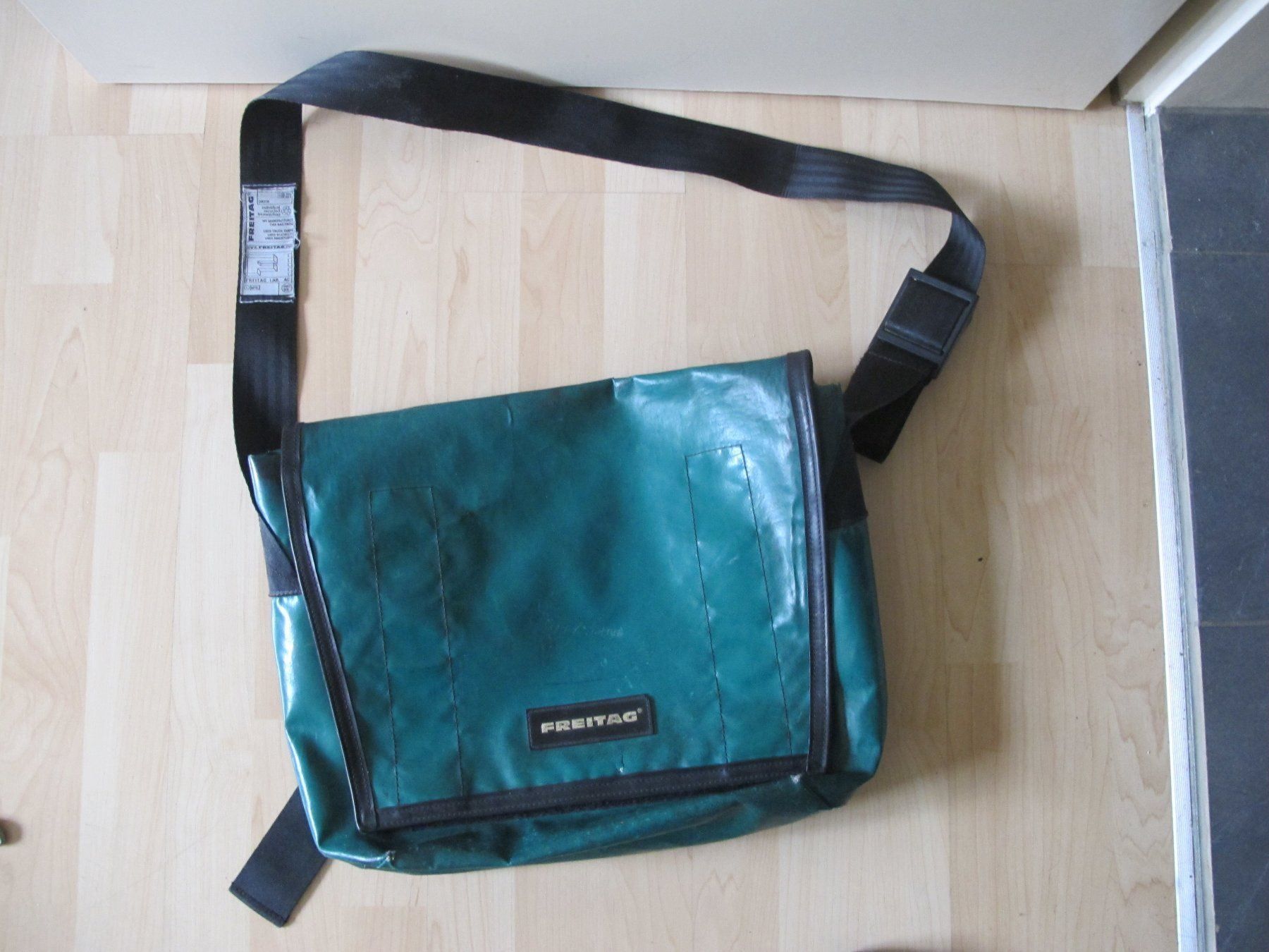 Freitag Taschen: Freitag Grosse Umhängetasche Farbe Grün – Gebraucht aus Altnau von LinaAuktion 7