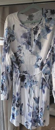 H&M Kleid mit Bindegürtel  Weiss/Blau geblümt (Grösse L)