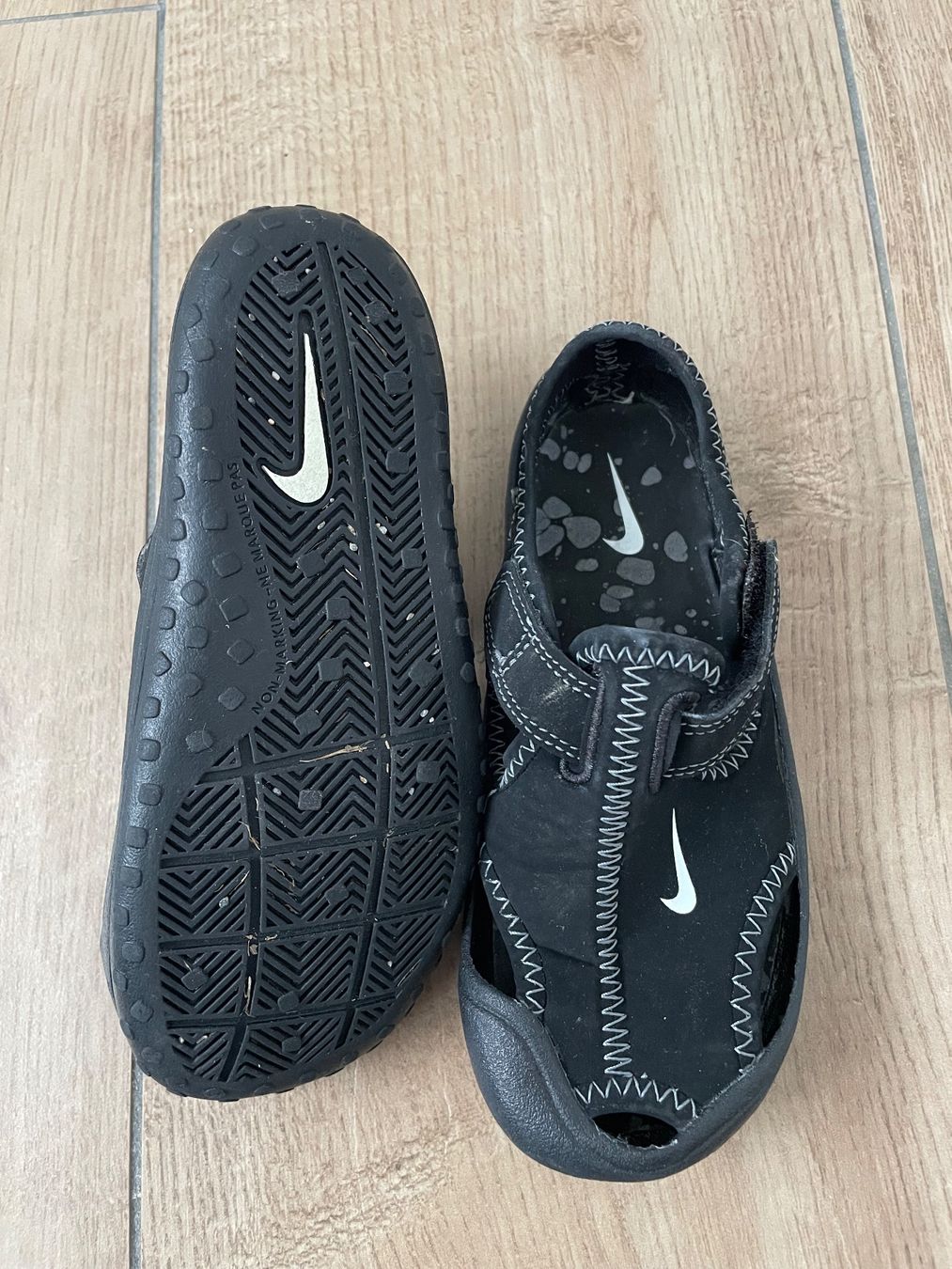 Nike Scarpe per ragazzi: Nike Badeschuhe Gr. 28 – Usato da Waltenschwil venduto da hansnine 2