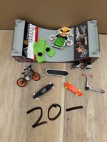 Mini skate park / Fingerboards - idéal cadeau - comme neuf!