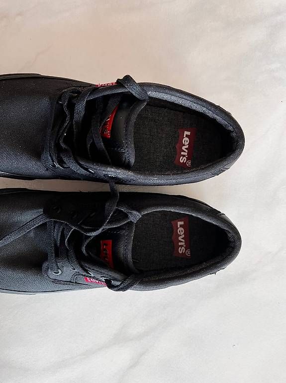 Scarpe da uomo: Levis Schuhe schwarz/grau Gr. 38 – Usato da Sarnen venduto da Sejosa15 2