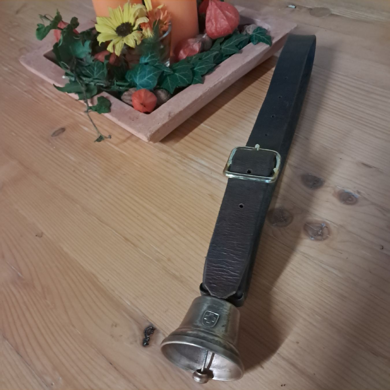 Campanacci mucche: Kleine Glocke mit Schweizerkreuz  – Usato da Murten venduto da SHETHOF 8