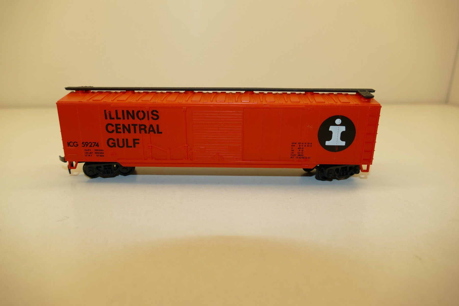 IHC Modellini di ferrovie: IHC H0: US Box Car Illinois Central Gulf – Nuovo e nell'imballaggio originale da Niederhasli venduto da rail-duerst 2