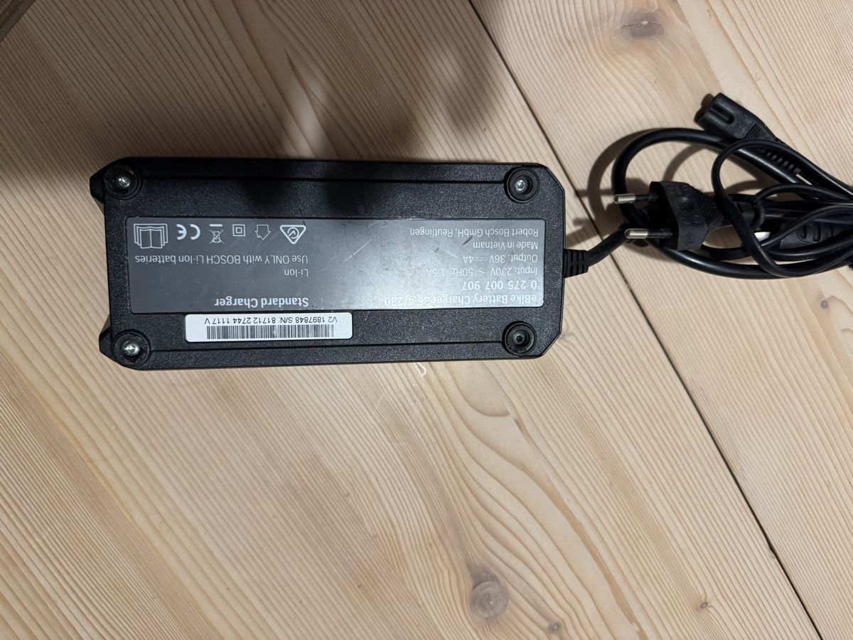 Bosch Caricabatterie: Bosch eBike Standard Ladegerät 36V 4A – Usato da Steffisburg venduto da Hirss 2