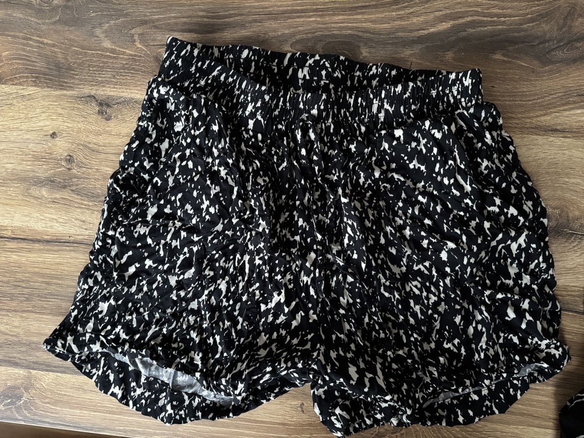 Zebra Lotti di vestiti: 2 paar shorts Grösse S – Usato da Lyss venduto da Prinzess99
