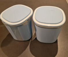 Tupperware 2 Aufbewahrungsbehälter hellblau/weiss 1,5 Liter