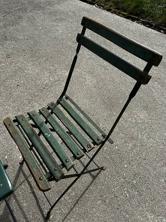 Set di tavolo e panche: Table et chaises anciennes  – Usato da VALLAMAND venduto da bebec 1