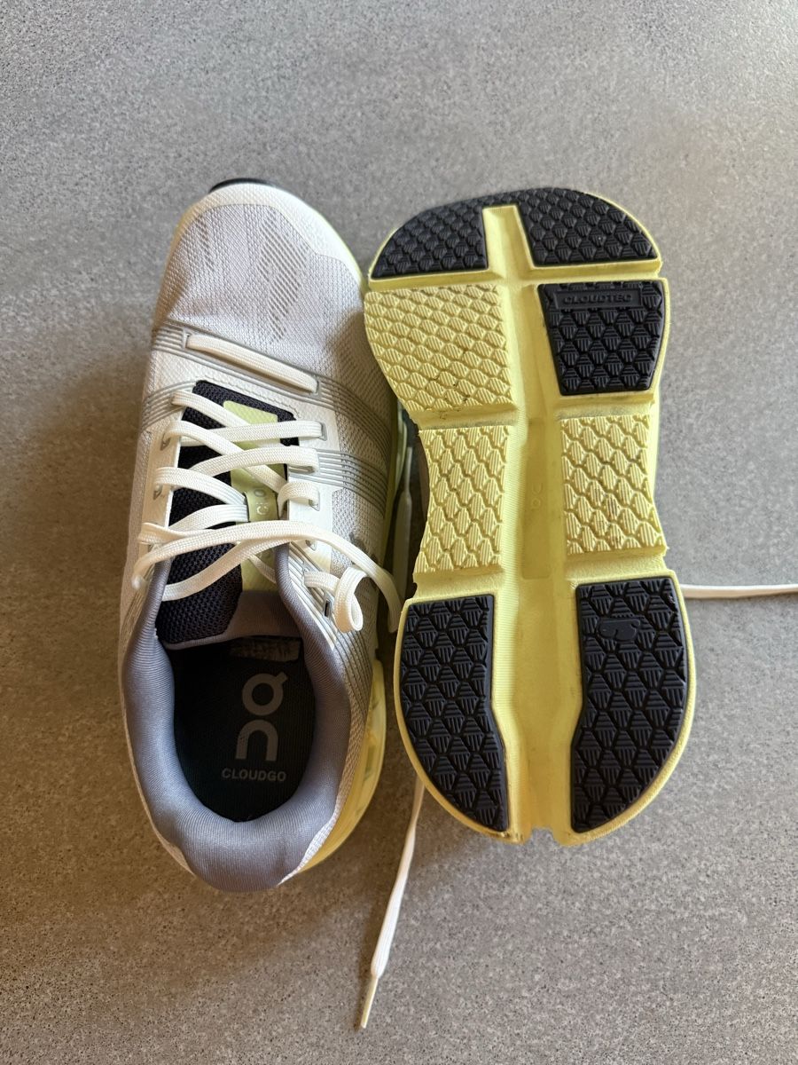 On Chaussures femmes: ON Cloud Schuhe  Damen Grösse 39 – D'occasion à Maienfeld par griti666 3