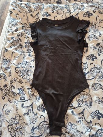 4 Bodysuits Shein Set verschiedene Farben guter Zustand