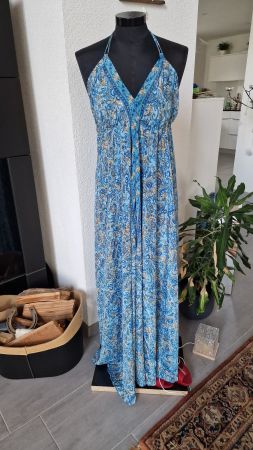 Wunderschönes Seidenkleid mit toller Rückenansicht