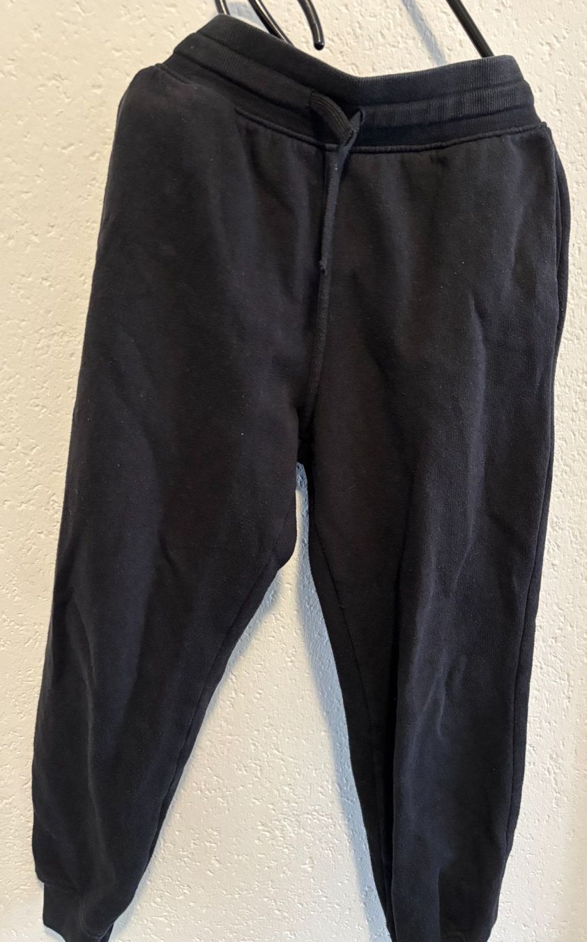 Hosen: 3 schwarze Hosen in Grösse 140 – Gebraucht aus Zürich von IlkaK 3