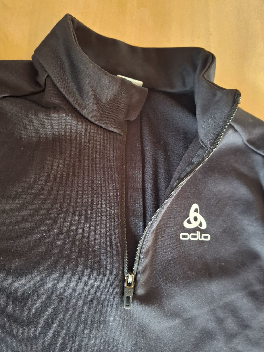 Odlo Pulls & Sweat-shirts: Pull marque Odlo noir avec fermeture éclair taille M – D'occasion à Villiers par san_jn5w 2