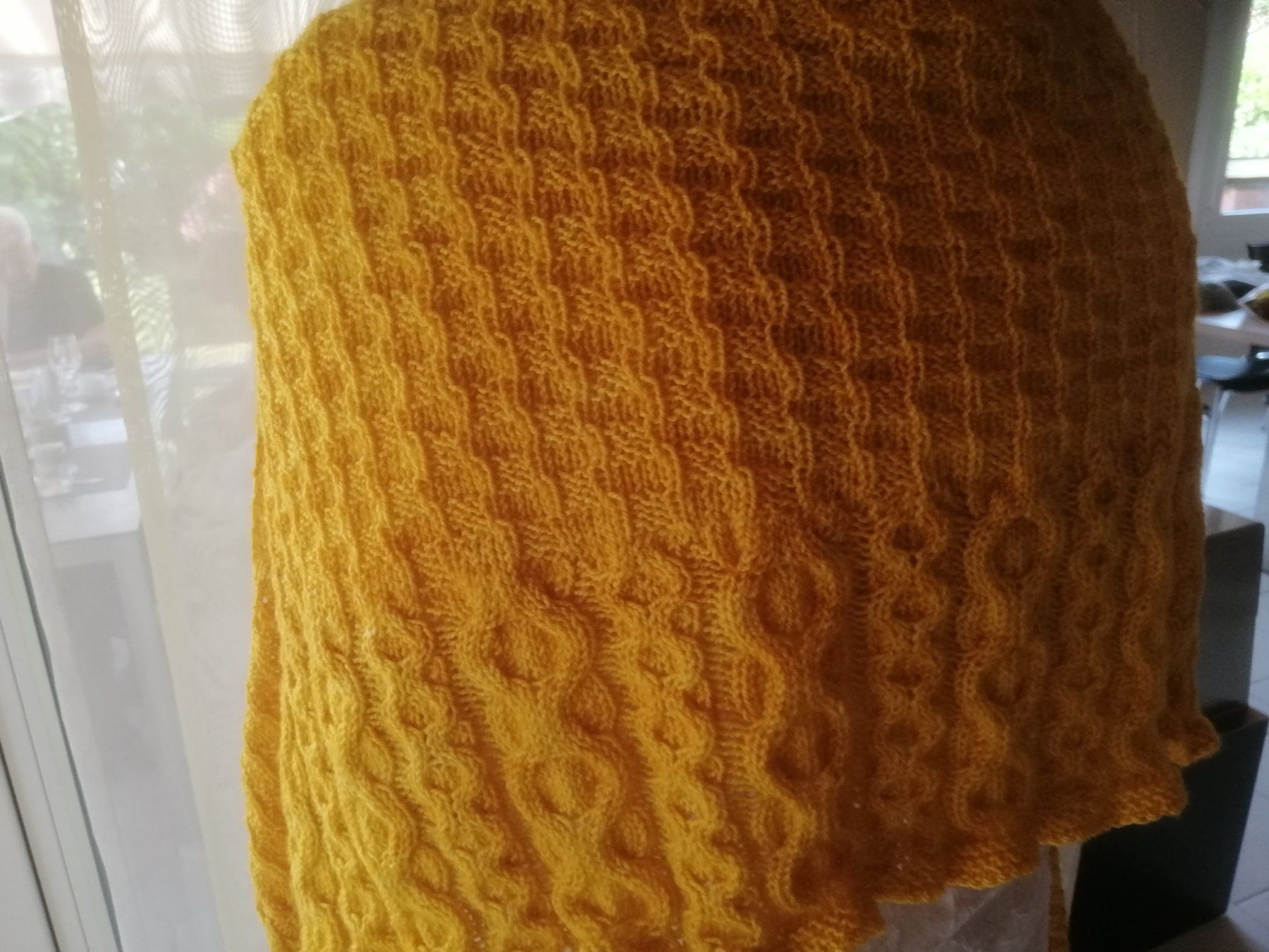 Foulards, Tücher & Schals: Schultertuch "Honigtopf", 100% Merino  NEU – Neu (gemäss Beschreibung) aus Langenthal von Handstrick 5