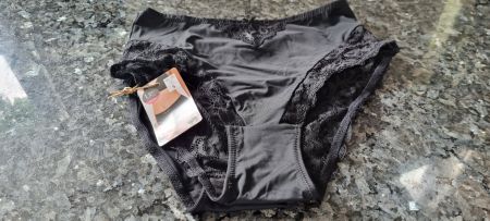 2×Damen Unterwäsche schwarz Grösse S neu mit Etikett
