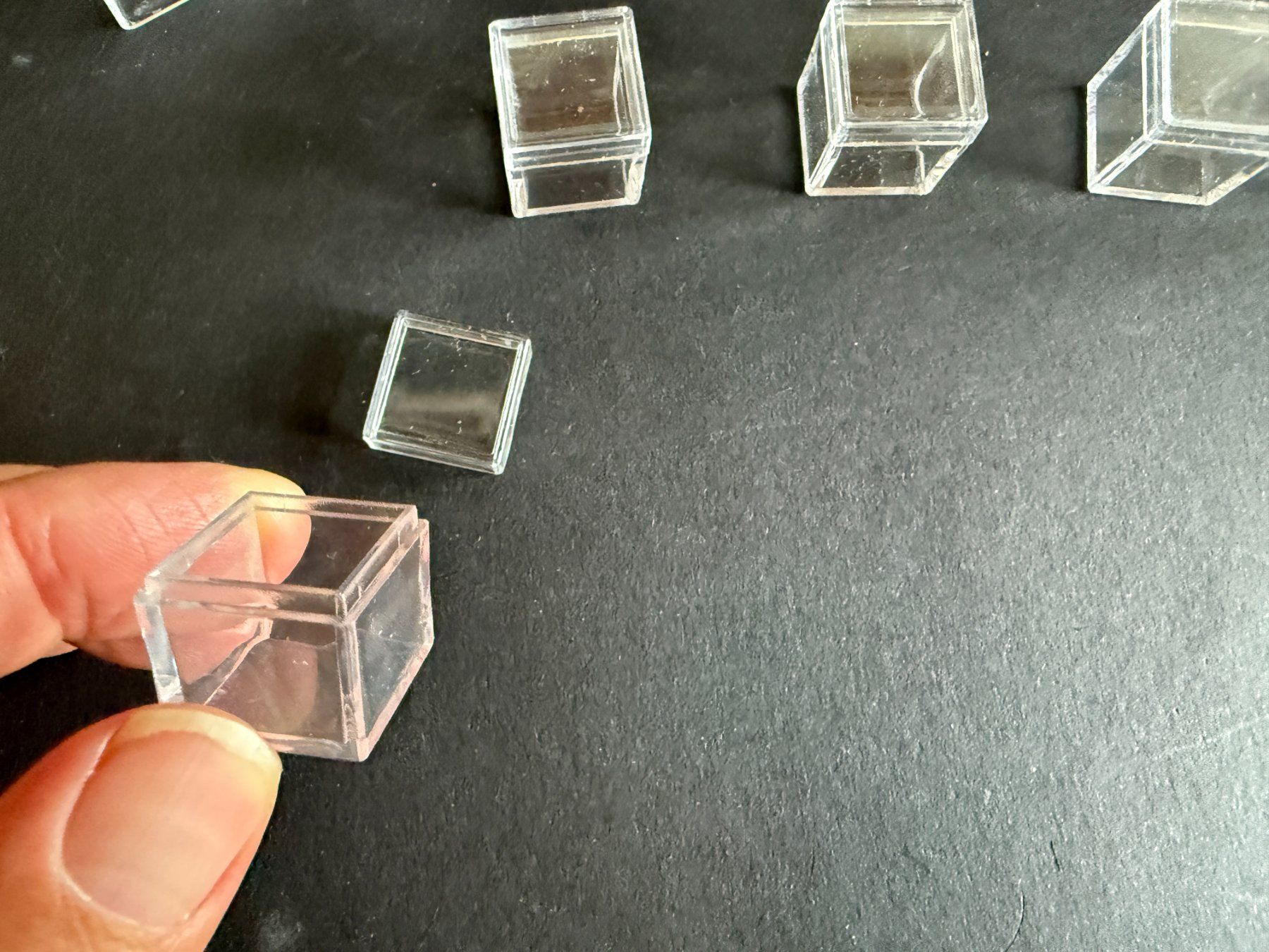 Contenitori & Simili: 10 Plastikboxen, Acryl Döschen mit Deckel – Usato da Lützelflüh-Goldbach venduto da Napfnugget01 1