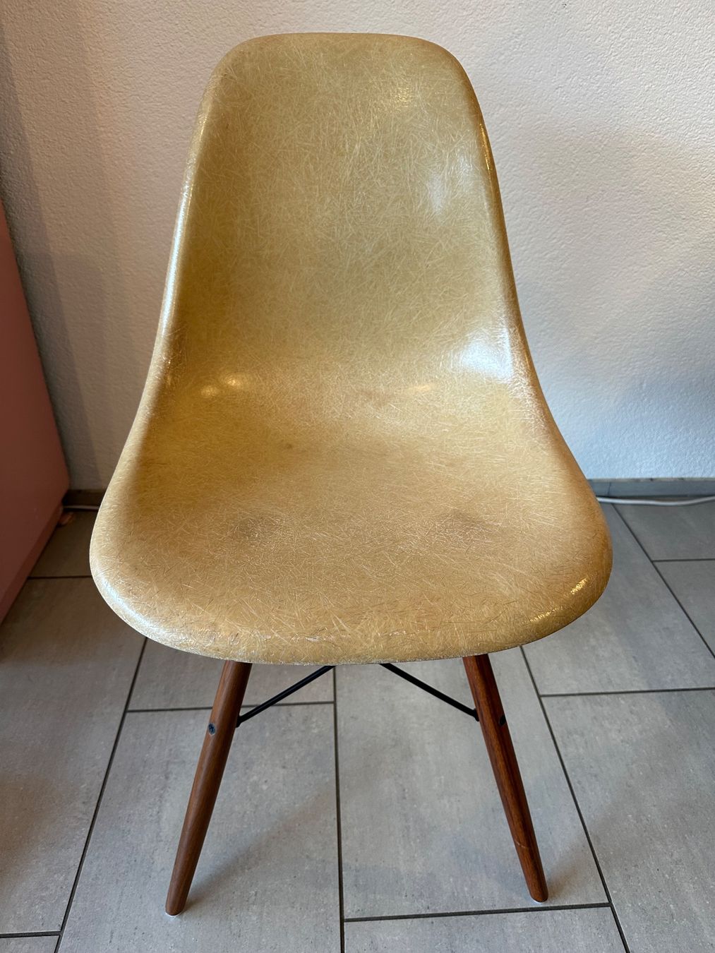 Herman Miller Stühle: Eames Fiberglas Side Chair, Herman Miller – Gebraucht aus Wahlen b. Laufen von mar_wj2t
