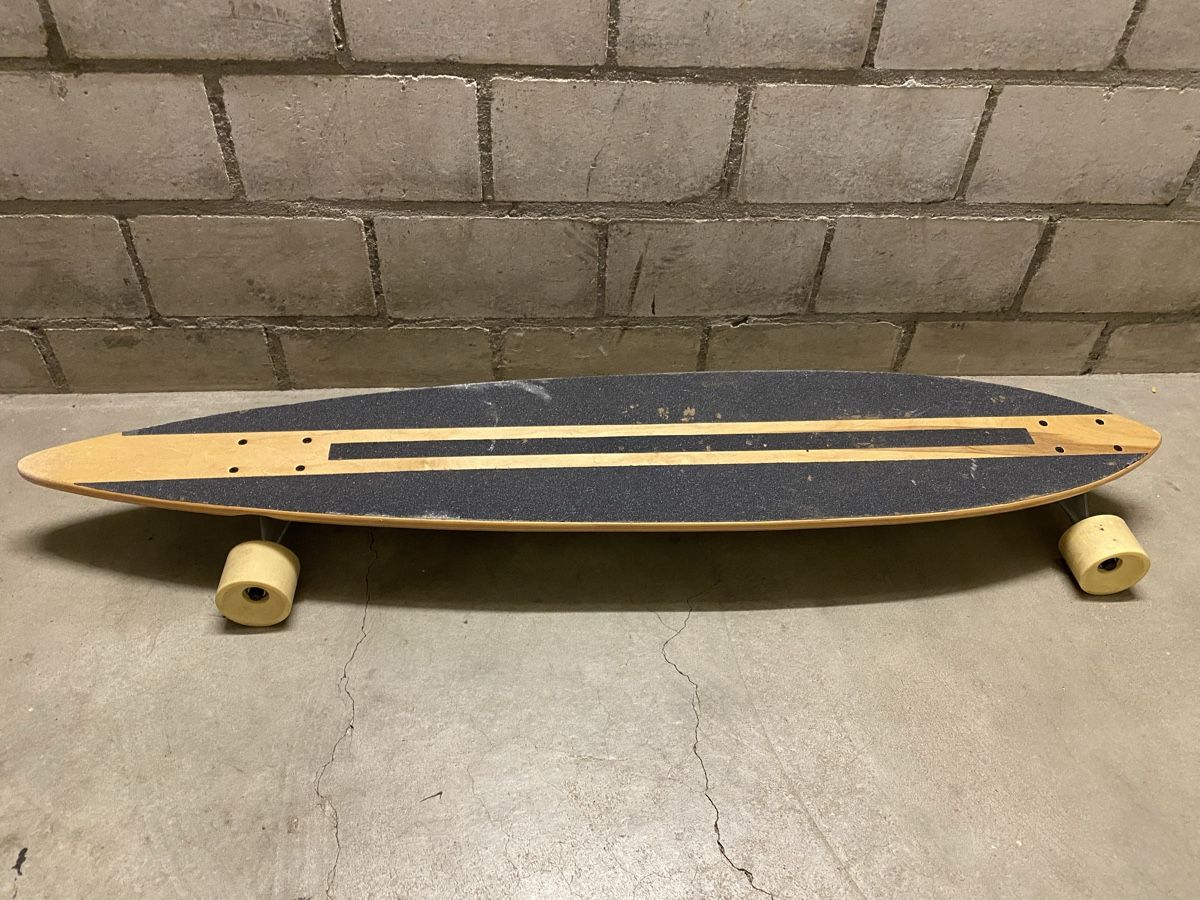 Skateboards: Longboard Cruiser, Retro Look für den Sommer – Gebraucht aus Volketswil von Ahot