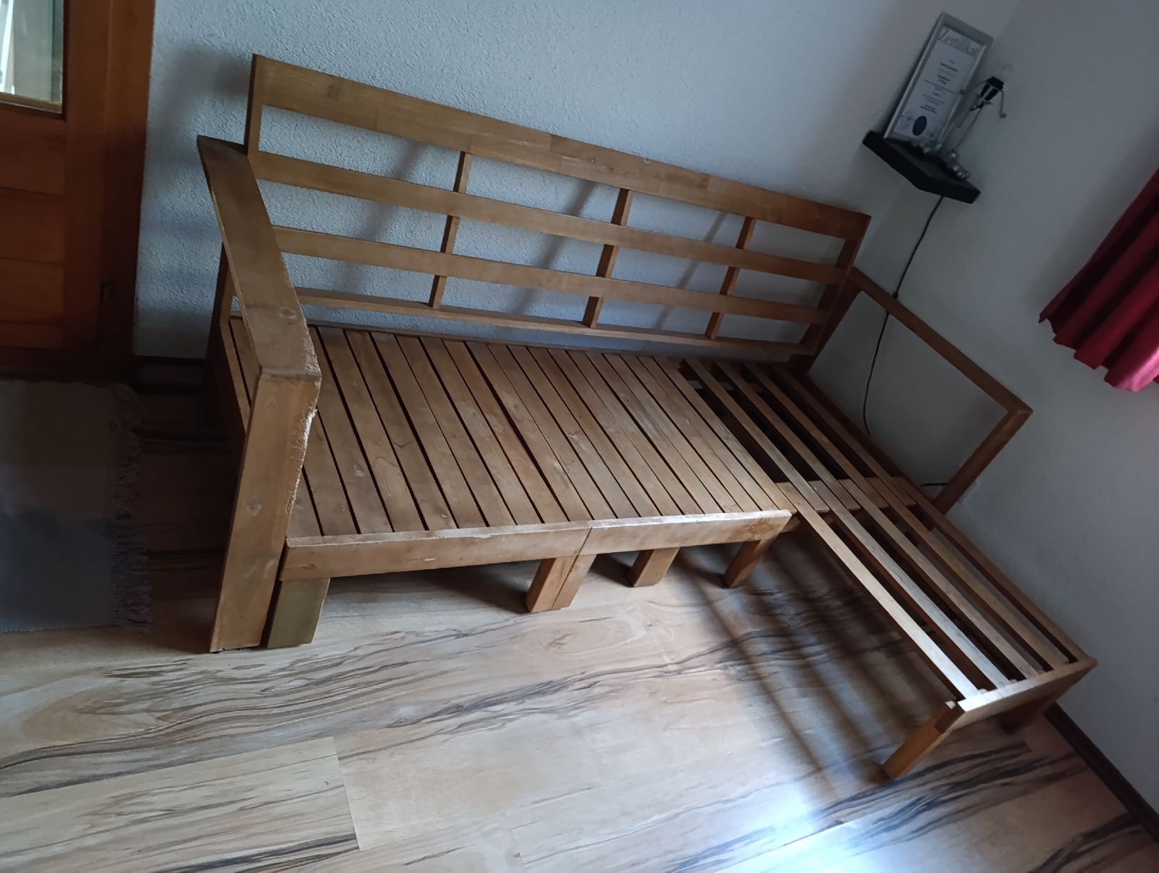 Sofas: Holzsofa 3-Plätzer mit Liegefunktion, Lounge, Bettsofa – Gebraucht aus Krattigen von Winnie12 5