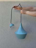 hellblaue Deckenlampe