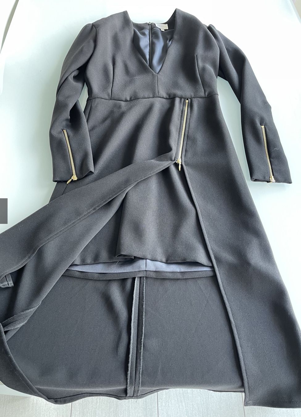 Kleider: Robe noire taille 34-36 Violante Nessi – Gebraucht aus Portalban von Lsgn 2