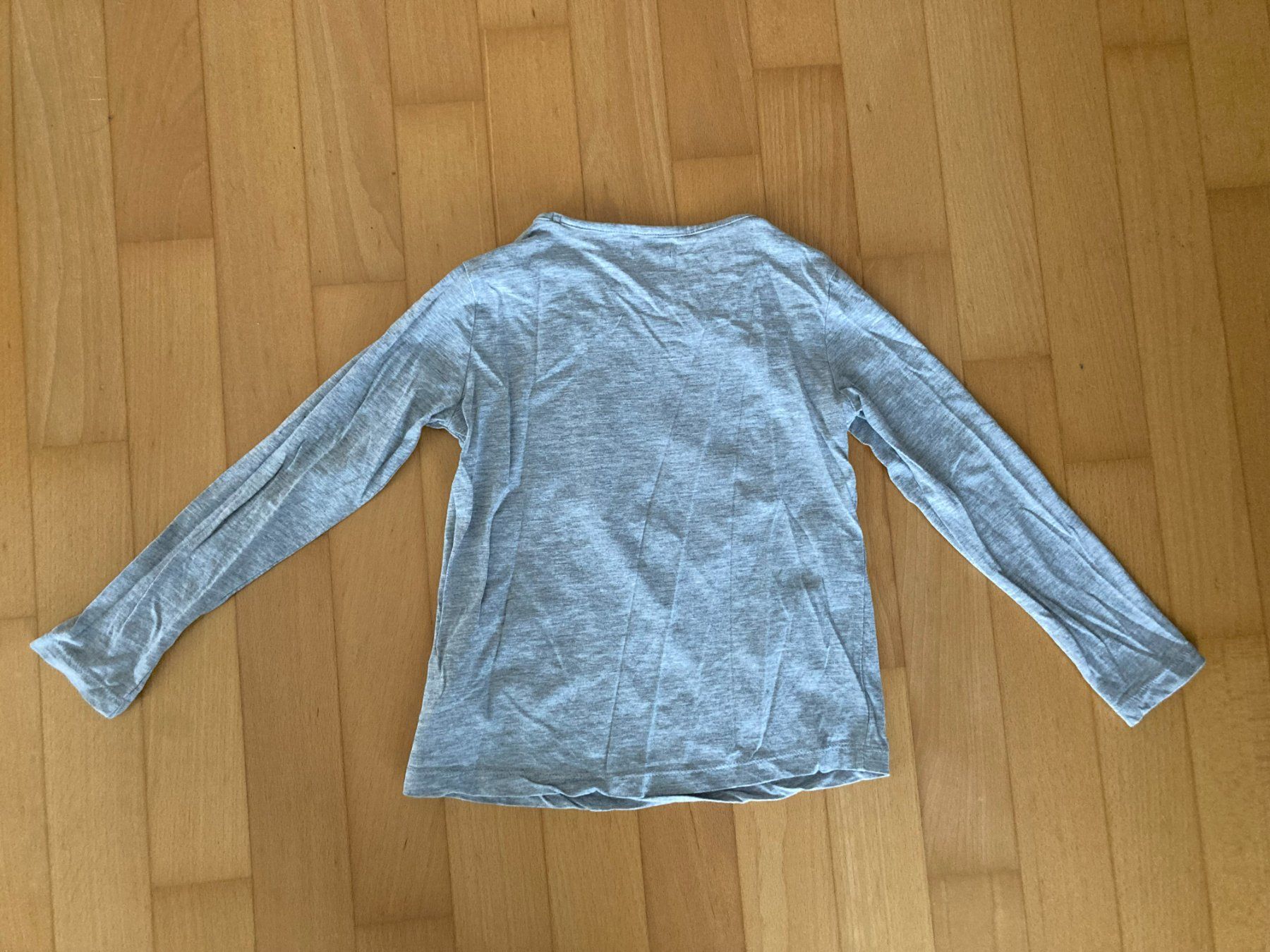 Camicette, T-shirt & Top: Langarm Shirt mit Herz-Motiv – Usato da Muttenz venduto da Juvenile33 2