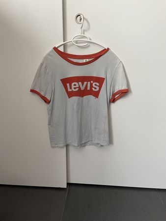Levi’s t shirt