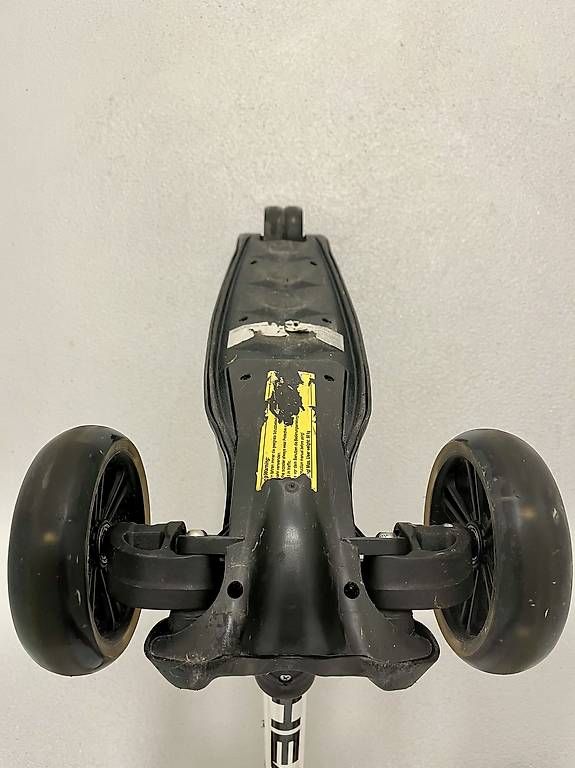 Kickboard: HEAD 3-Rad Scooter Kickboard – Usato da Effretikon venduto da Unagi 2