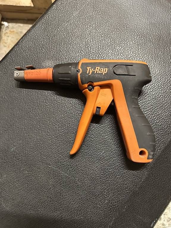 Greifer: Pince a serrer collier et colson  réglable  – Gebraucht aus ecublens von Panter34 1