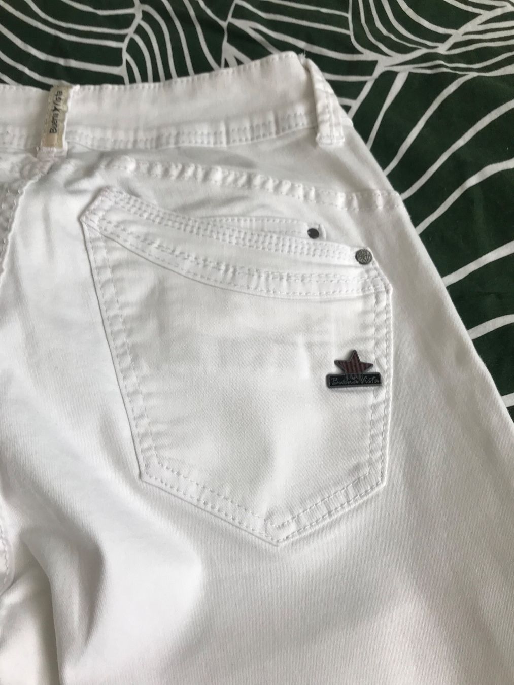Pantaloni: Shorts Damen weiss Grösse XS – Usato da Au/ZH venduto da markthallerapperswil 4