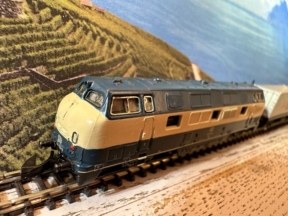 Märklin Modellini di ferrovie: Märklin 8821 DB BR 221 Containerzug – Usato da Lupsingen venduto da New-Haven