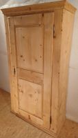 Antiker Tannenholz Schrank