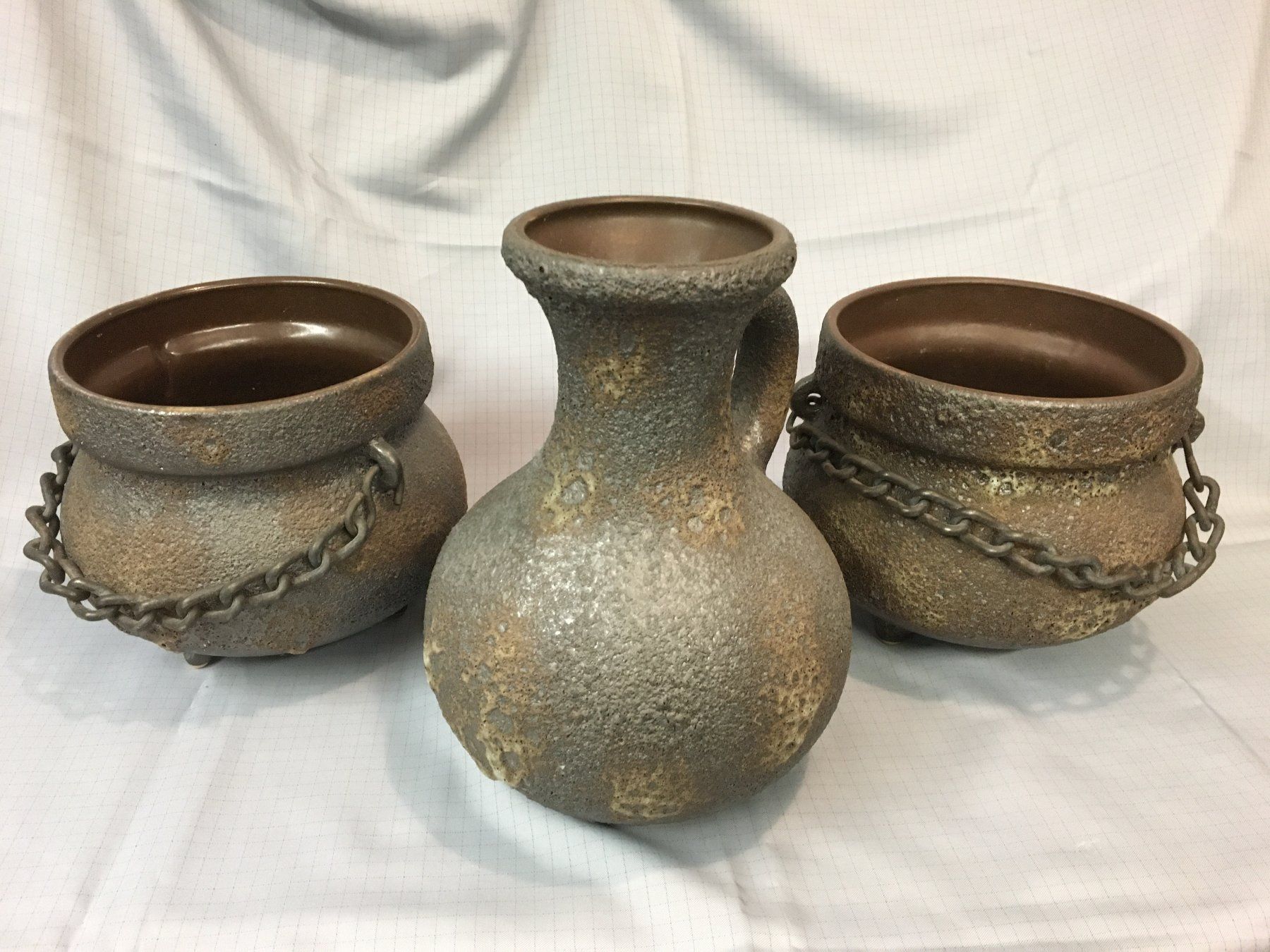 Vasi per fiori: 3 rustikale Übertöpfe mit Kette und Blumenvase – Usato da Bergdietikon venduto da Werkler33