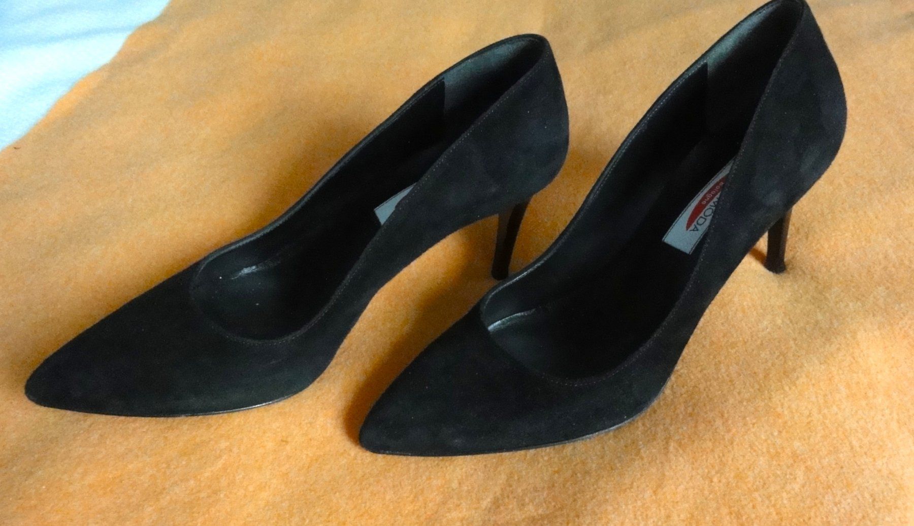 Scarpe da donna: Echtleder Pumps, schwarz, GR 37 – Usato da Samedan venduto da chickenrun01 1
