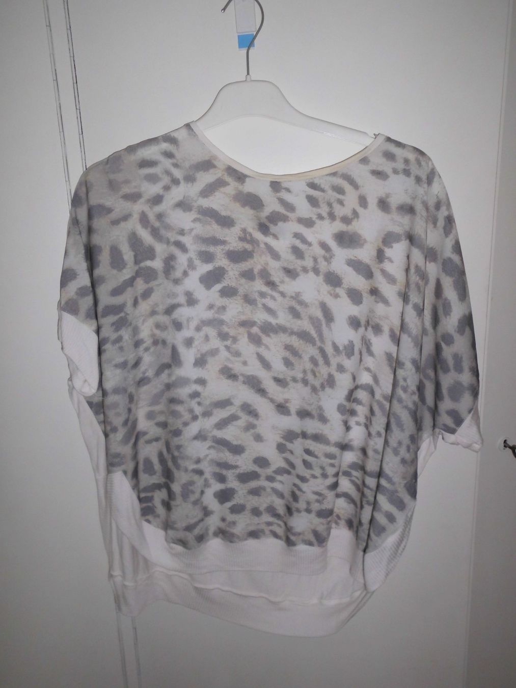 C&A T-shirt: T-shirt gris/blanc T. M – Usato da Marin-Epagnier venduto da Madja