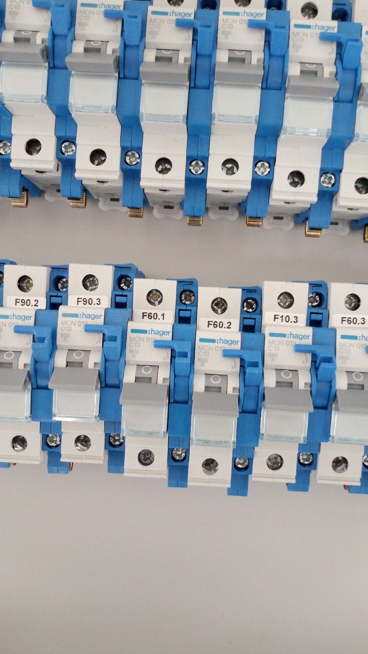 Hager Componenti elettronici: Hager Sicherungen MCN 013 C13 – Nuovo (secondo la descrizione) da Basel venduto da Fahrenheitcycling 1