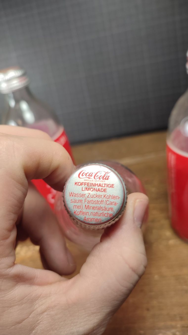 Bottiglie: 4 Wunderschöne alte COCA-COLA FLASCHEN 1984 – Usato da Gelterkinden venduto da MYSTOREFORYOU4460 2
